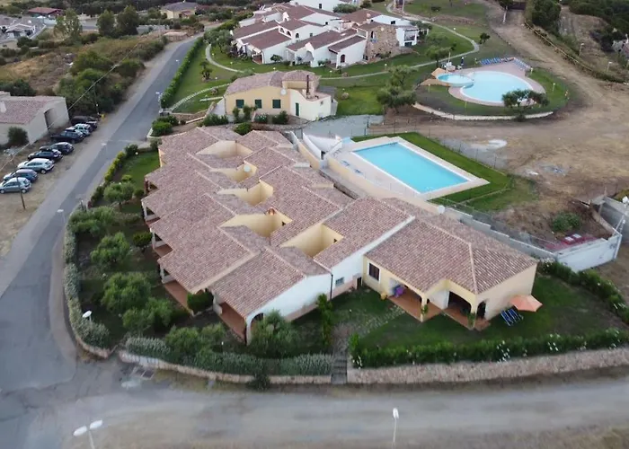 Residence Baia Sant Anna Con Piscina