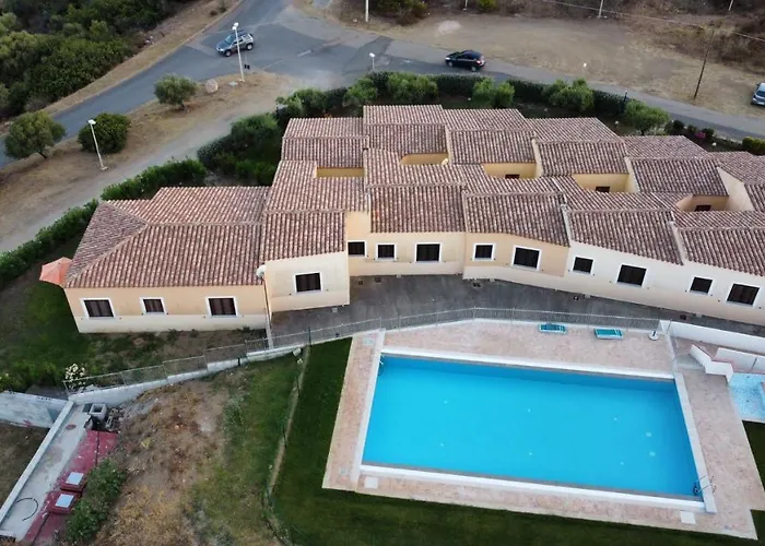 Residence Baia Sant Anna Con Piscina