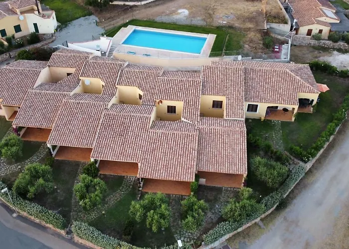 Residence Baia Sant Anna Con Piscina