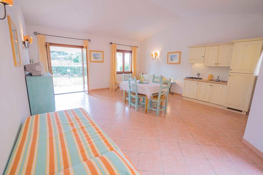 Apartment Baia Sant Anna Con Piscina Tanaunella
